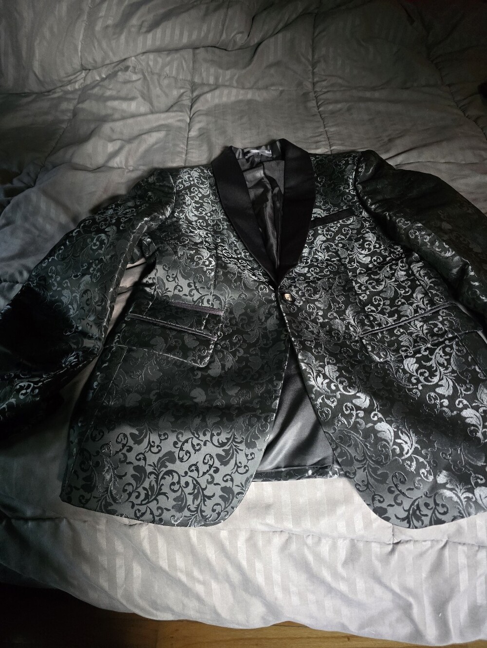Men's Floral Tuxedo in Black & Gray Like New, Size XS